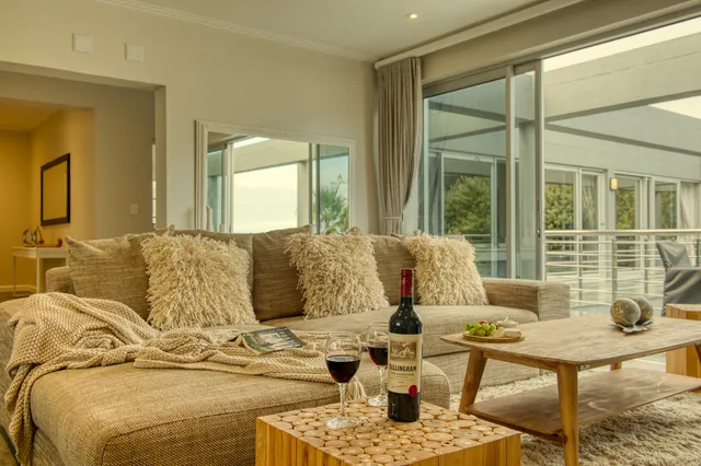 Lounge & Interiors — the guest lounge and interiors at Atlantic Palms, Cape Town (3)