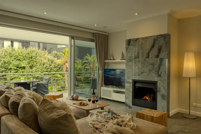 Lounge & Interiors — the guest lounge and interiors at Atlantic Palms, Cape Town (4)